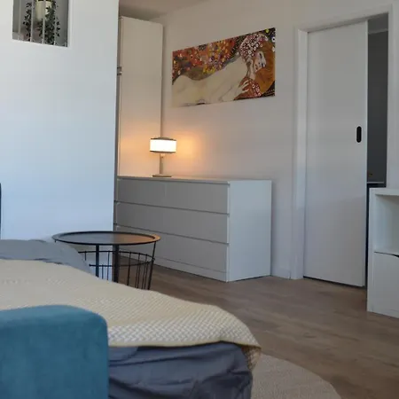 Silesia Park - Free Parking - Easy Check-in Apartment *